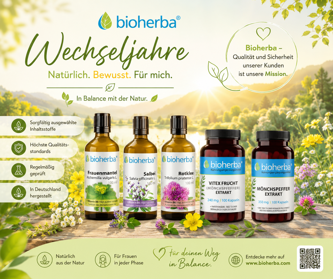 Zwei Frauen in den Wechseljahren sitzen entspannt in einem bl&uuml;henden Garten neben Bioherba Menopause Kapseln und Sauerkirsche Extrakt &ndash; nat&uuml;rliche Nahrungserg&auml;nzung f&uuml;r Frauen in jeder Lebensphase.